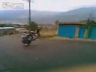 Wheeling-moto-collision-frontale