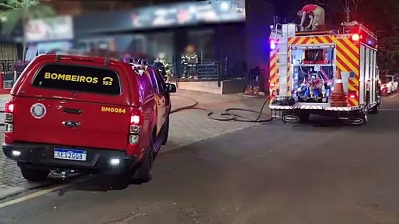 Incêndio em lanchonete anexa a posto de combustíveis mobiliza Corpo de Bombeiros