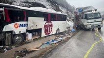 Samsun’da kamyona çarpan yolcu otobüsünün sürücüsü öldü, 16 yolcu yaralandı