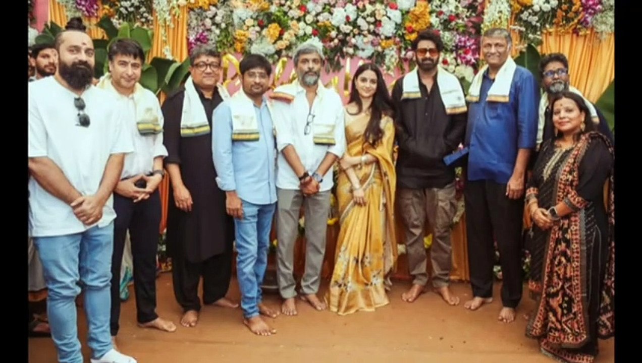 ప్రభాస్ ఇంటి భోజనం రుచి చూసిన యంగ్ హీరోయిన్ || Prabhas Imanvi Latest Viral News || Public Media