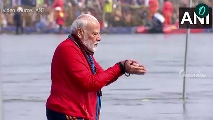 দিল্লির ভোটের দিনই ত্রিবেণী সঙ্গমে ডুব দিয়ে পুণ্যস্নান সারলেন প্রধানমন্ত্রী
