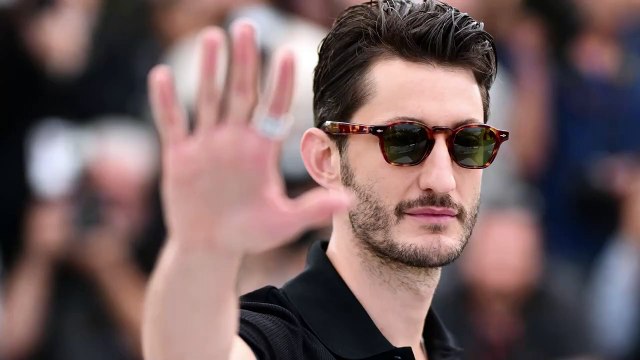 Pierre Niney plaisante sur sa vie avec sa femme australienne : “Les engueulades en anglais…”