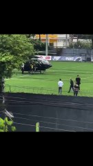 Neymar arriva in elicottero per l'allenamento con il Santos