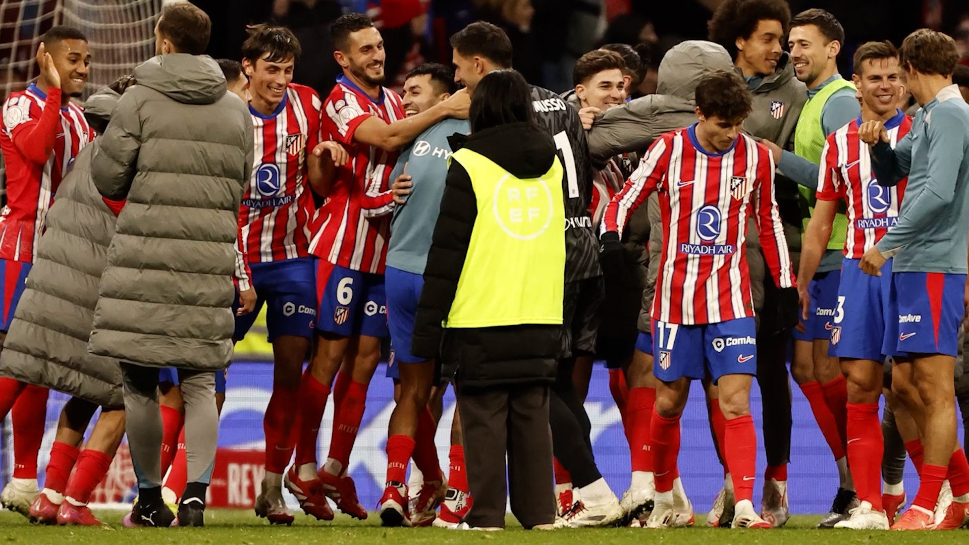 Los jugadores del Atleti ya piensan en el derbi: "Madridista el que no bote!"