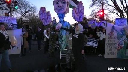 Proteste fuori dalla Casa Bianca durante la visita di Netanyahu