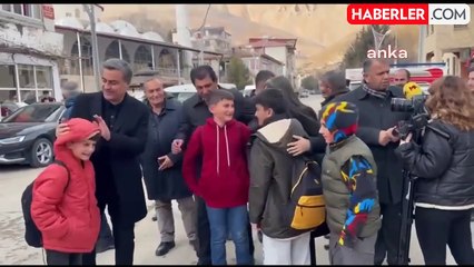 Bahçesaray'da Konuşan Van Büyükşehir Belediyesi Eş Başkanı Abdullah Zeydan: "İktidarın 25 Yıldır Bu Yolu Yapmaması Kasıtlıdır"