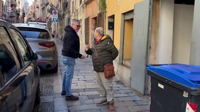 A passeggio nel centro storico di Sassari con Bruno, uno dei pizzaioli pi? longevi della Sardegna
