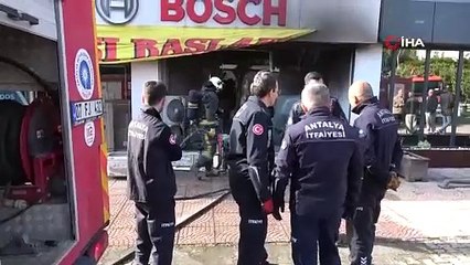 Beyaz eşya mağazasında çıkan yangında ürünler zarar gördü