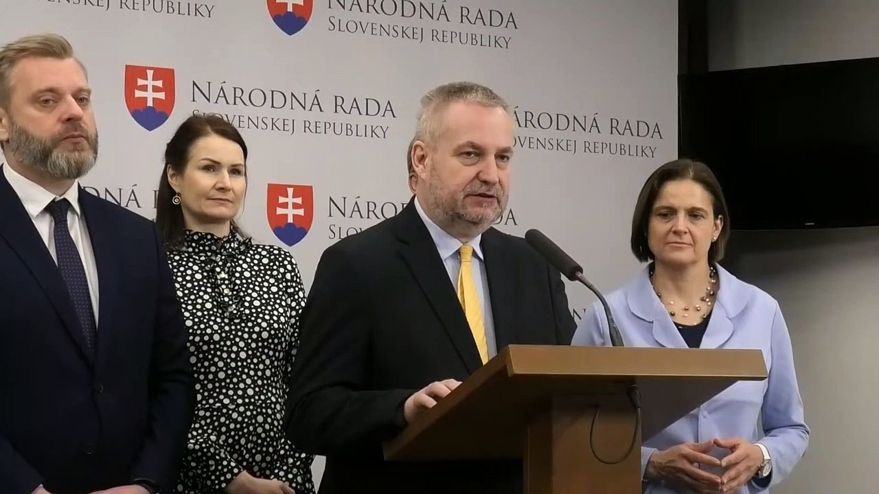 ZÁZNAM: SaS chce žiadať, aby premiér stiahol návrh k zmene Ústavy SR