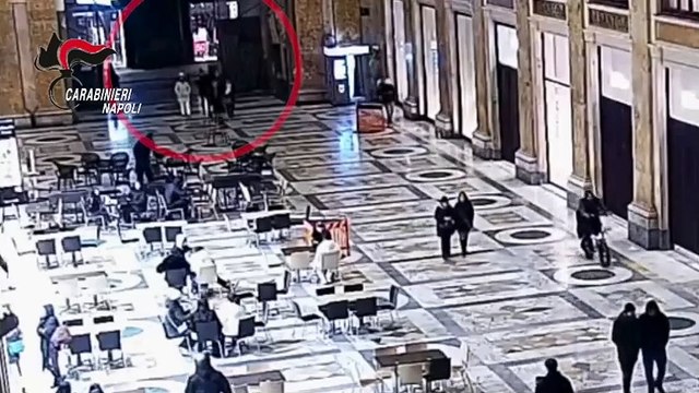 Napoli, lo scippo in via Toledo che mandò anziana in prognosi riservata. Arrestato pregiudicato