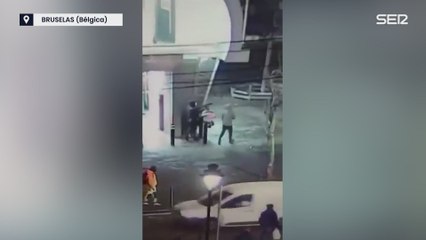 Dos hombres provocan el caos con armas de fuego en el metro de BRUSELAS