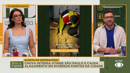 Cachorro é resgatado com três patas quebradas após casa ficar soterrada | Melhor da Tarde