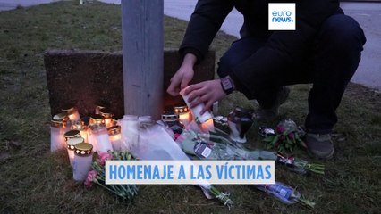 Homenaje a las víctimas del tiroteo en Suecia que dejó el martes al menos 11 muertos