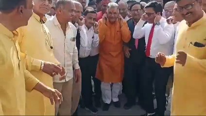एमपी के मंत्री ने कान पकड़कर लगाई उठक-बैठक