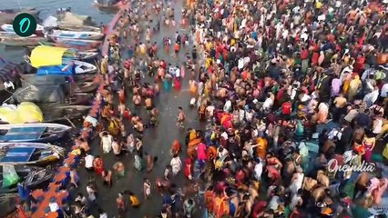 Mahakumbh 2025: महाकुंभ पहुंचकर Badminton Champion Saina Nehwal ने क्या किया | वनइंडिया हिंदी