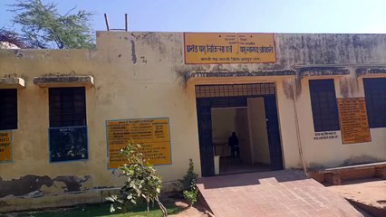 चिकित्सक लाचार, बिना जांच ही कर रहे उपचार