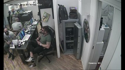 L'aggressione di Danilo Quarto all'orologiaio Ruzza: nel video le minacce, i pugni e le testate