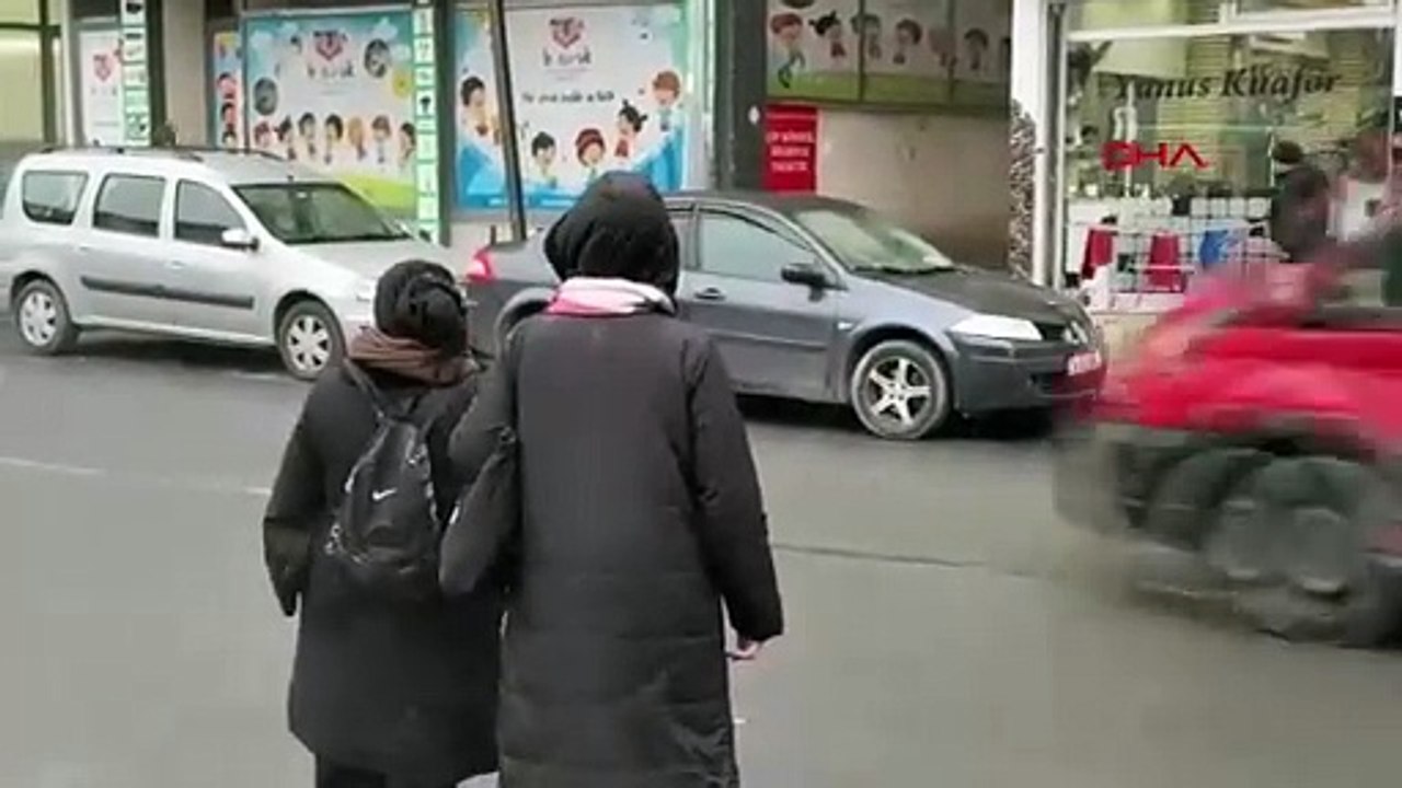 İstanbul - İstanbul'da kar yağışı etkili oluyor / Ek görüntülerle