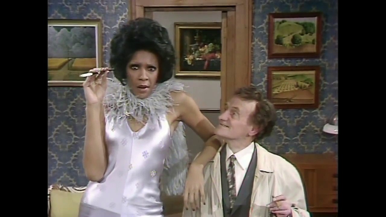 Benny Hill - Murder On The Oregon Express (1976)