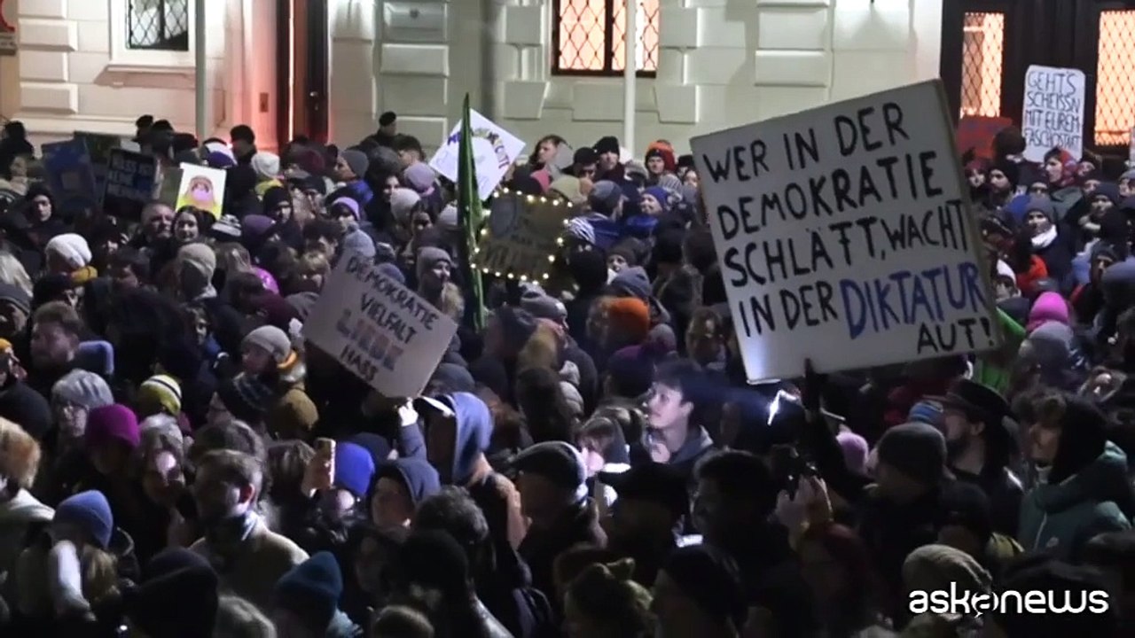 "Nonne contro destre", protesta in Austria contro i negoziati governo