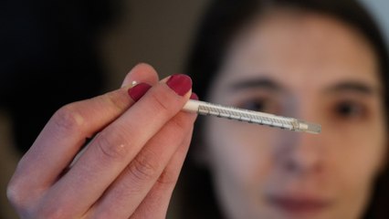 « Ils sont en train de nous tuer » : Amélie redoute l’arrêt du cannabis thérapeutique après trois ans de soulagement