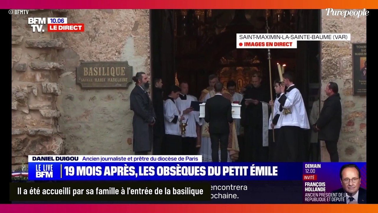 Le petit Emile accueilli et porté par sa famille à l'église, ses parents Marie et Colomban Soleil accompagnés d'autres proches