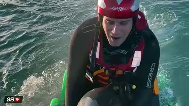 Así han rescatado a dos crías de delfín varadas en Santoña