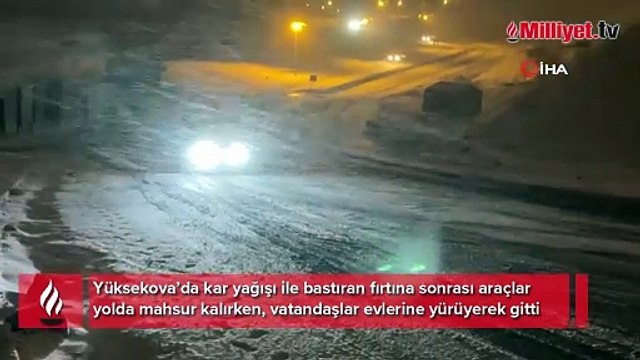 Yüksekova’da kar ve fırtınadan dolayı çok sayıda araç mahsur kaldı: Vatandaşlar evlerine yürüyerek gittiler