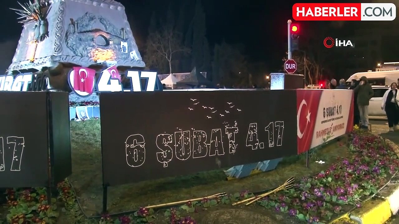 Adıyaman'da binlerce kişi deprem şehitlerini andı
