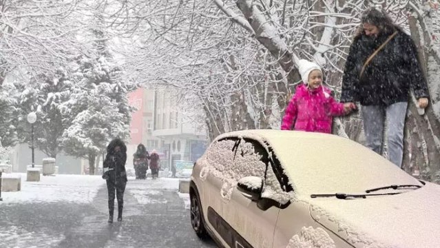 İstanbul güne kar yağışıyla uyandı