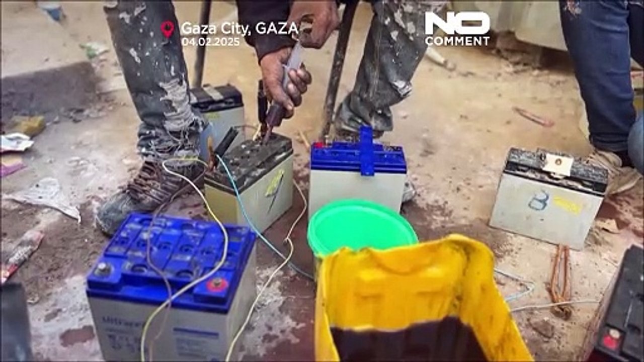 سكان غزة يجدون في الطاقة الشمسية بديلا لمواجهة أزمة شحّ الكهرباء في القطاع المدمر