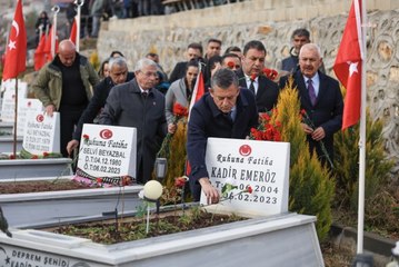 6 Şubat depremlerinin ikinci yılı... Özgür Özel Adıyaman’da, Gölbaşı deprem şehitliği‘ni ziyaret etti
