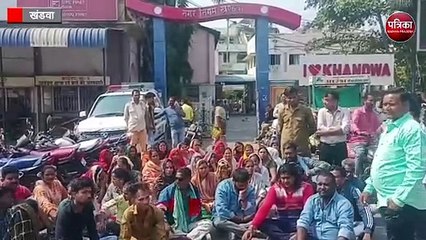 नगर निगम कार्यालय में महिलाओं का प्रदर्शन