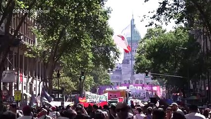 Argentina proíbe cirurgias de mudança de gênero e tratamento hormonal para menores