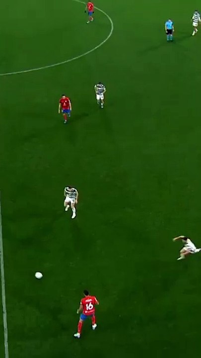 "Masterclass: Effortless Football Passing!"