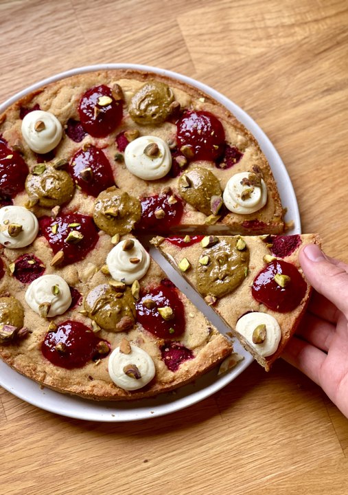 Cookie Pizza Framboise Chocolat Blanc Pistache | Recette Cookie Géant avec Ganache Chocolat Blanc