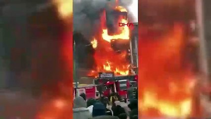 Tarihi Mısır Çarşısı'nda yangın: Ekipler seferber oldu!