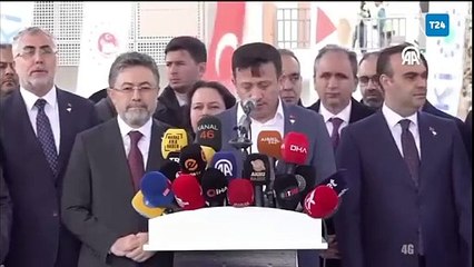 AKP heyetinin deprem konuşması sırasında şiddetli rüzgâr çıktı; konuşma yarıda kaldı