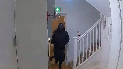 Thugs boot door of Ramsgate flat as one wields knife