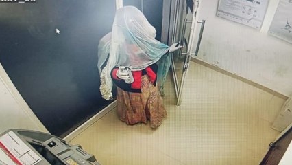 ggc news...महिला के भेष आए बदमाश, एटीएम काट 8 मिनट में उड़ाई 3.95 लाख की नकदी