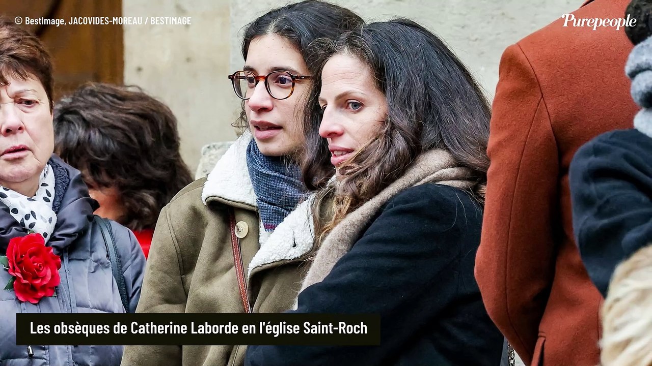 Les deux filles de Catherine Laborde, Gabrièle et Pia, ensemble à l'église Saint-Roch : cérémonie sobre comme le souhaitait leur maman