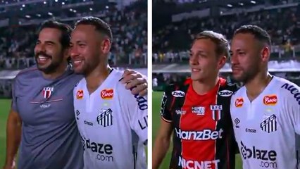 Neymar le regala carrusel de fotos al equipo rival Botafogo RP tras el pitido final