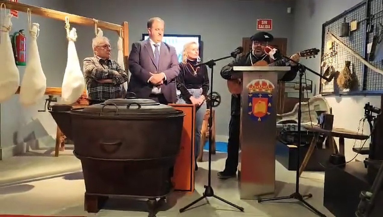 Rafa Almarcha canta la sevillana 'Guijuelo'