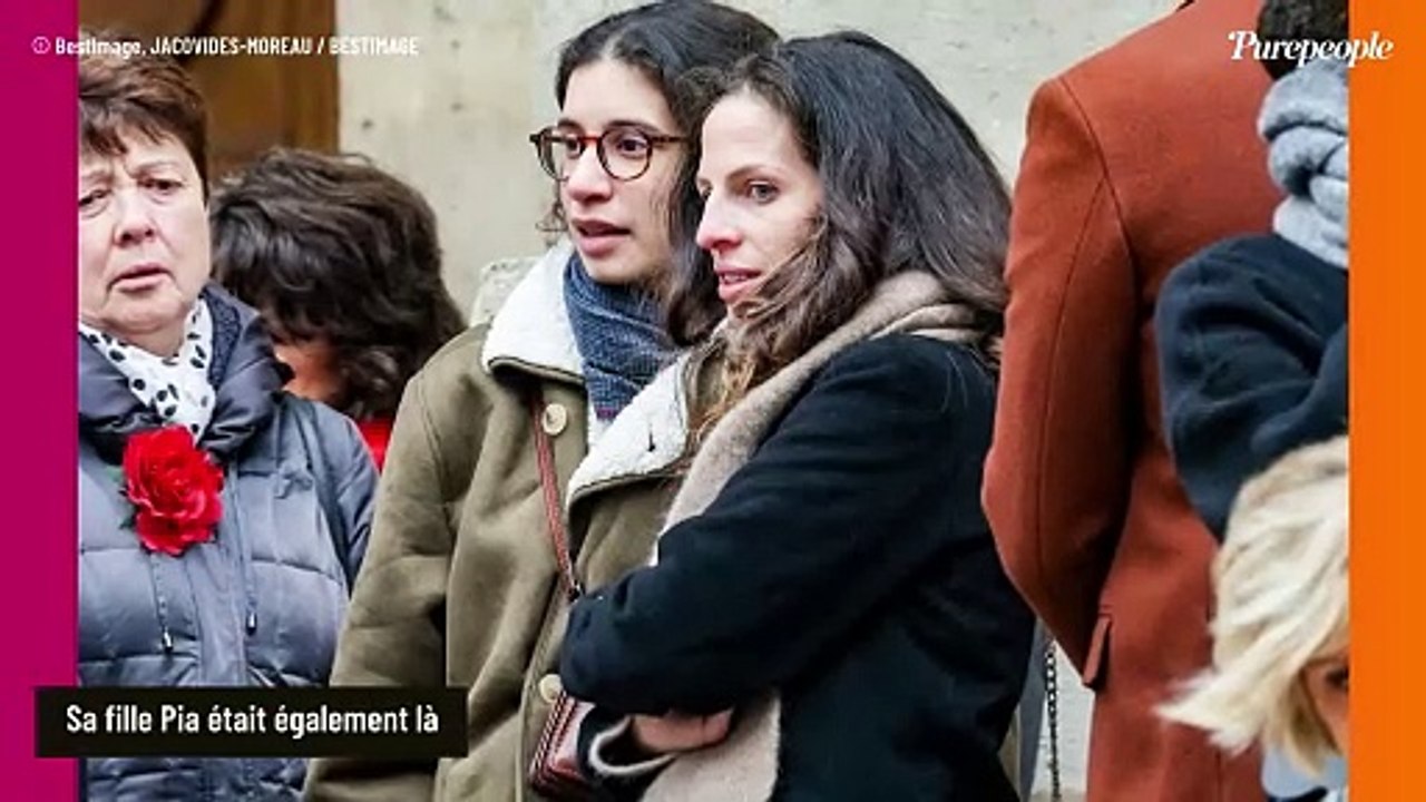Les deux filles de Catherine Laborde, Gabrièle et Pia, ensemble à l'église Saint-Roch : cérémonie sobre comme le souhaitait leur maman