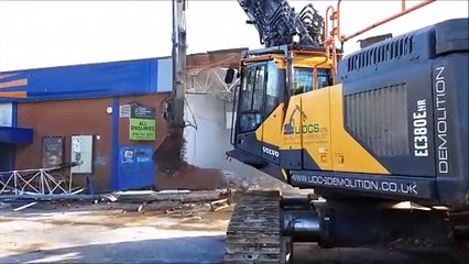 Historic B&M/Dunelm Building in Boston Undergoing Demolition 🏗️