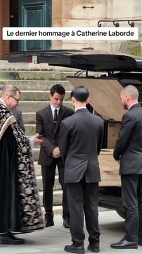Téléspectateurs fidèles, personnalités des médias et proches ont dit adieu cet après-midi à Paris à l'ancienne présentatrice météo Catherine Laborde, décrite comme un être de lumière