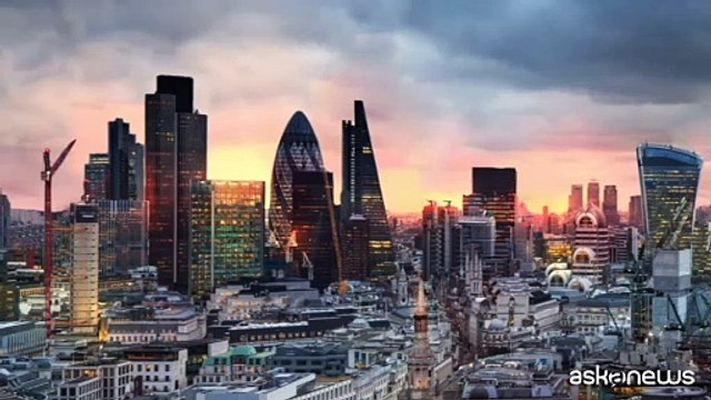 Gb, Banca d'Inghilterra taglia tassi sterlina di 0,25 punti al 4,50%