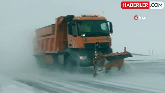 Kars'ta Kar Yağışı ve Tipi Etkili Oluyor