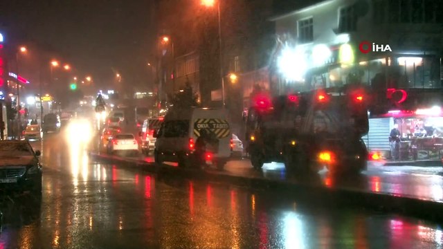 İstanbul'da 'kar' manzaraları: Araçlar yollarda kaldı!