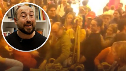 La historia detrás del viral de los paraguas de Fitur 2007